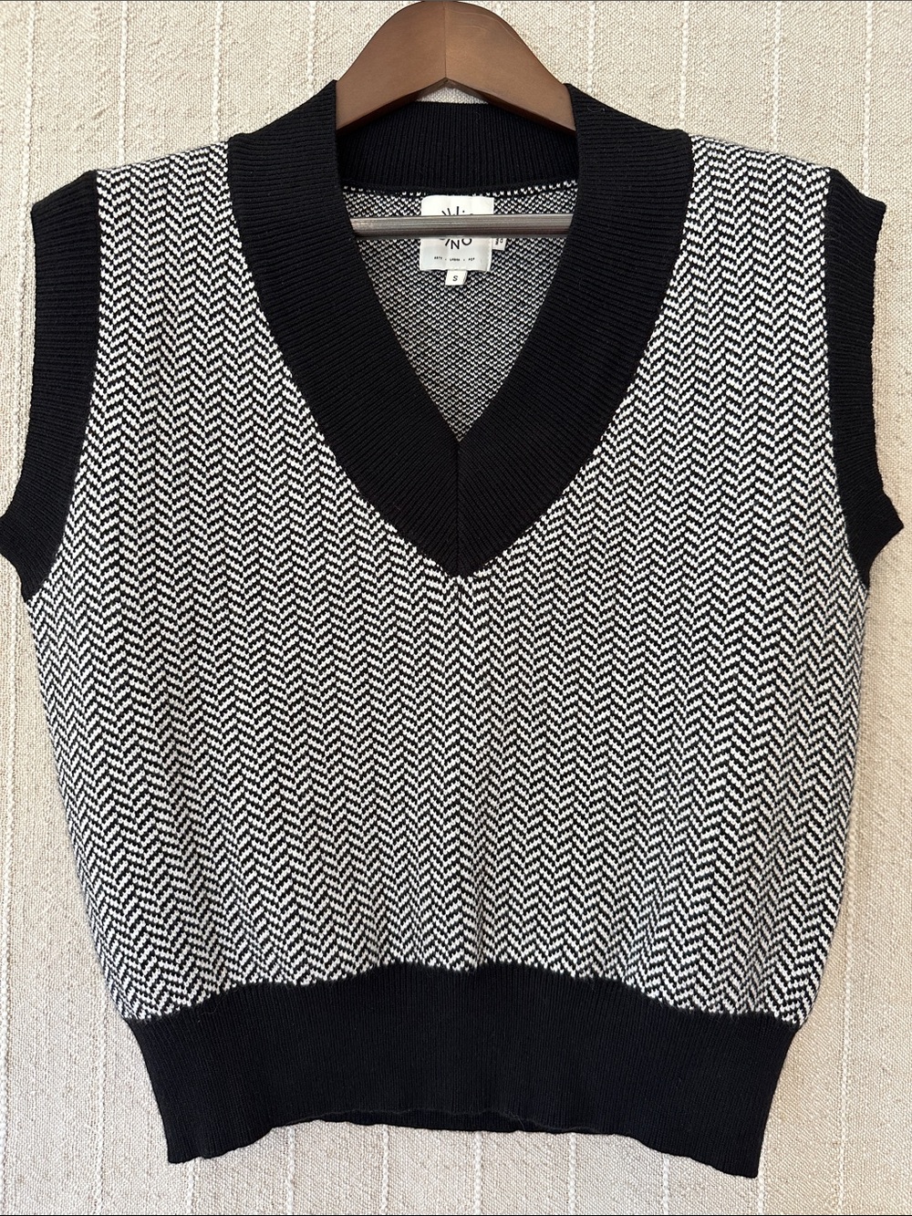 NWOT Lili Sidonio Sweater Vest